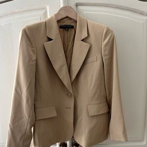 Classic Blazer nice color nice fit never been worn